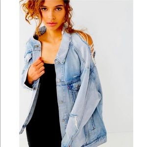 Women’s oversized distressed Levi’s Jean jacket